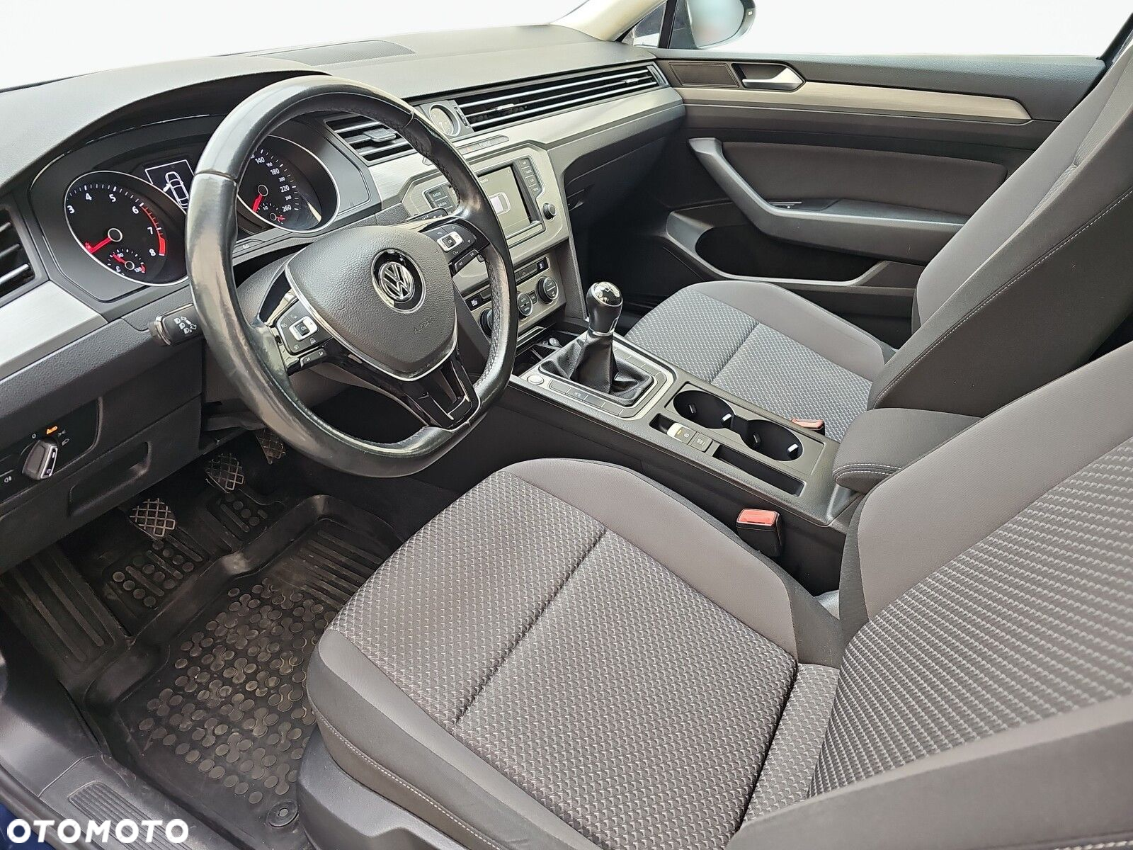 Volkswagen Passat - 11