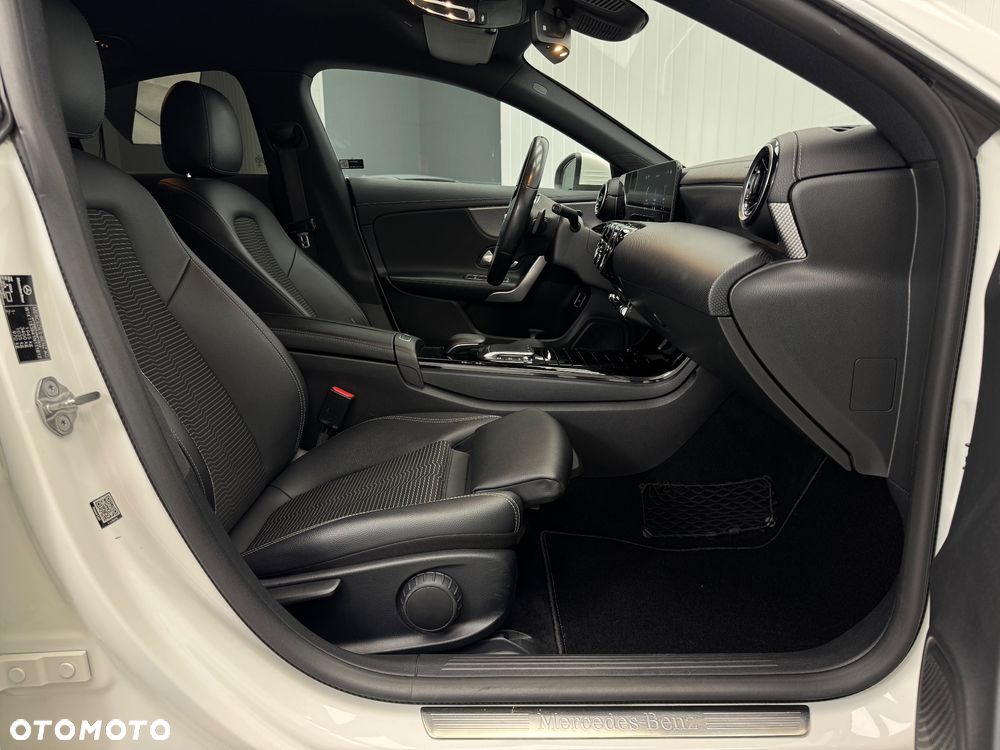 Mercedes-Benz CLA 180 7G-DCT - 21