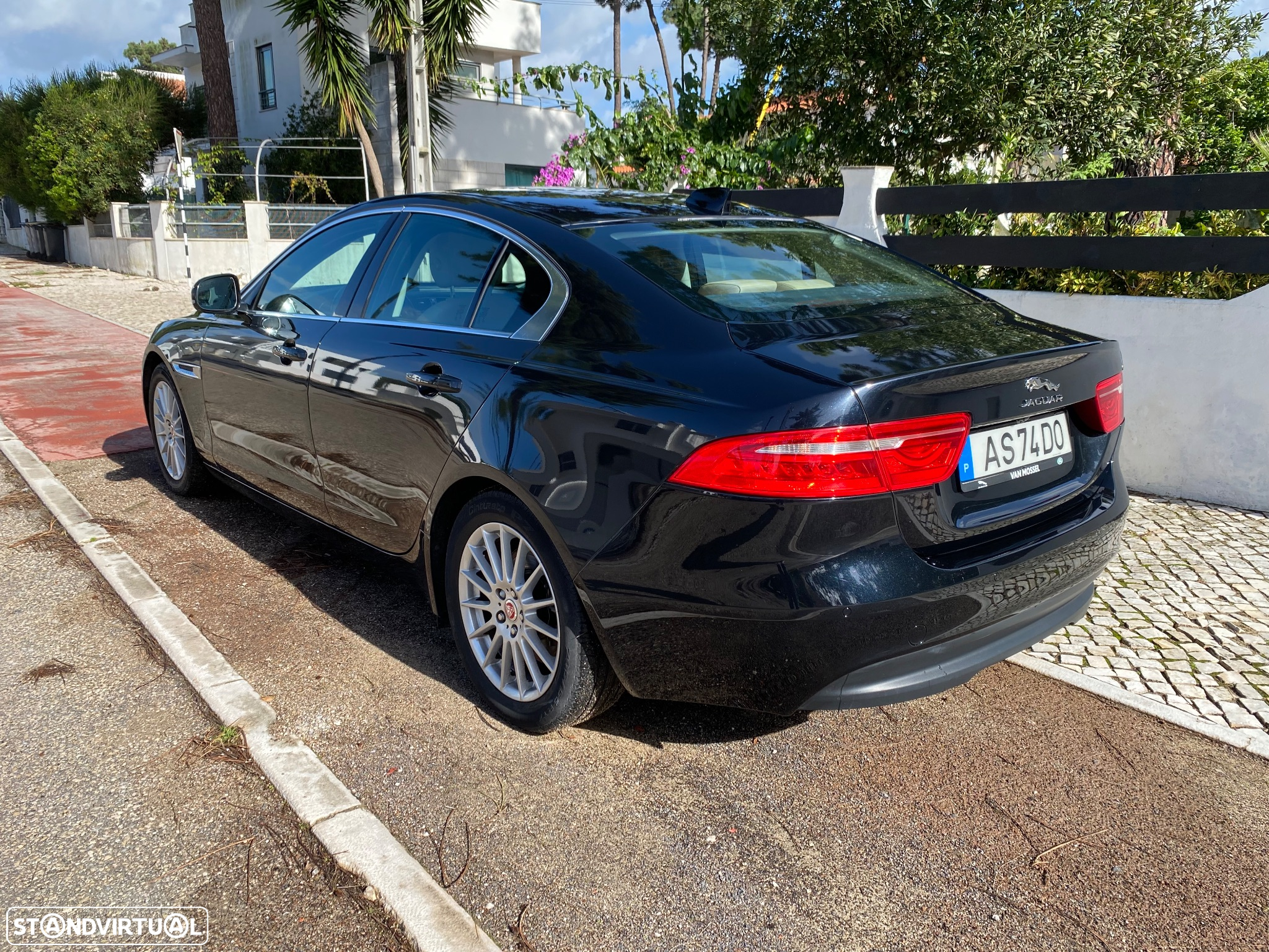 Jaguar XE 2.0 D Prestige Aut. - 4