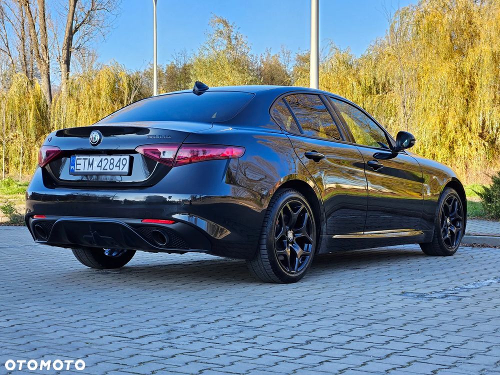 Alfa Romeo Giulia 2.0 Turbo 16V AT8-Q4 Veloce - 5