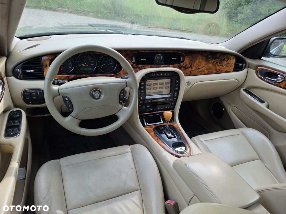 Jaguar XJ - 5
