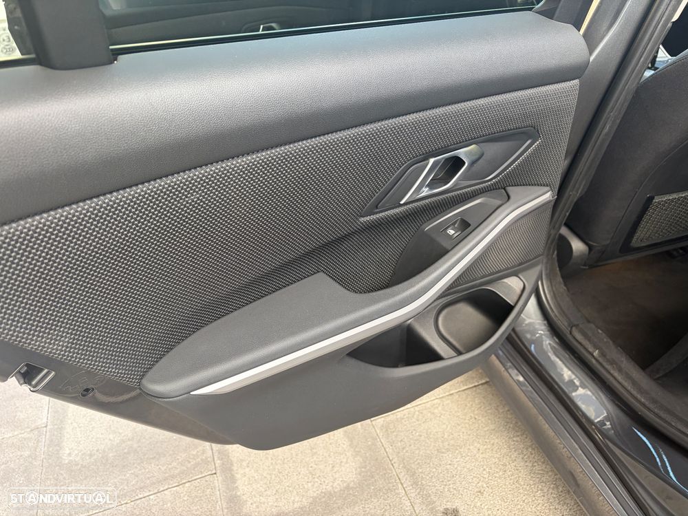 BMW 330 e Auto - 24