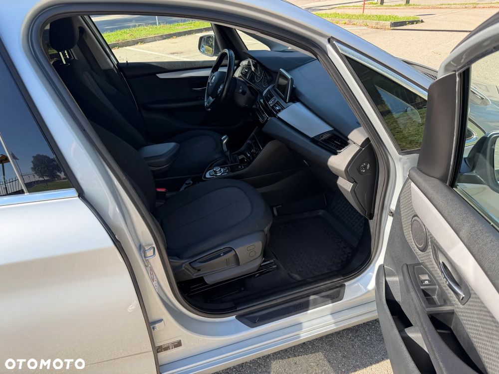 BMW Seria 2 218d - 14