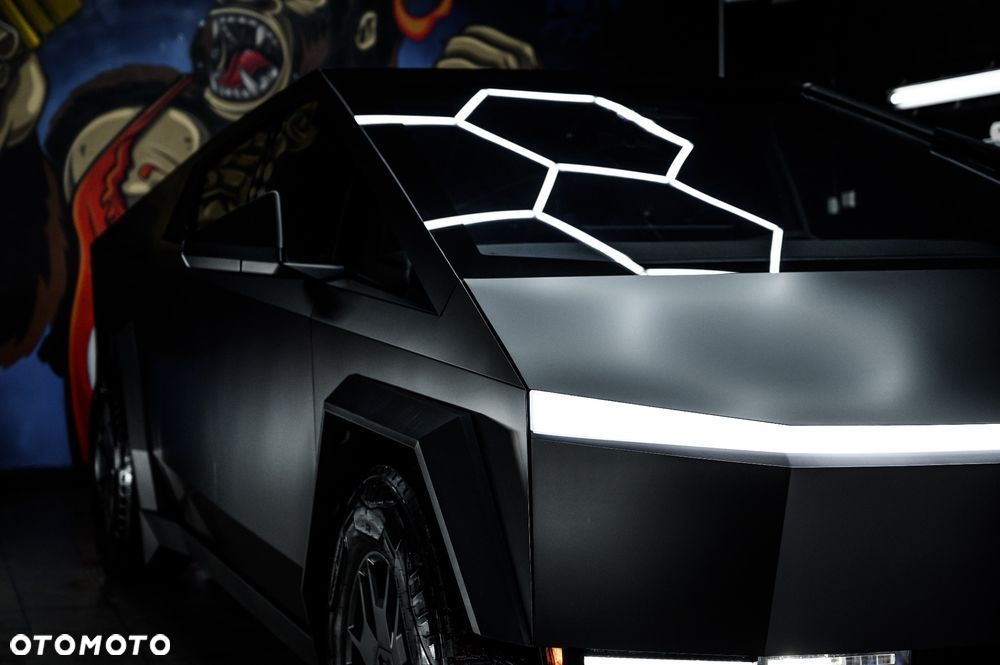 Tesla Cybertruck - 4