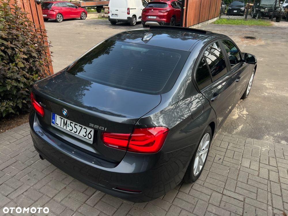 BMW Seria 3 330i xDrive Edition Luxury Line Purity - 9