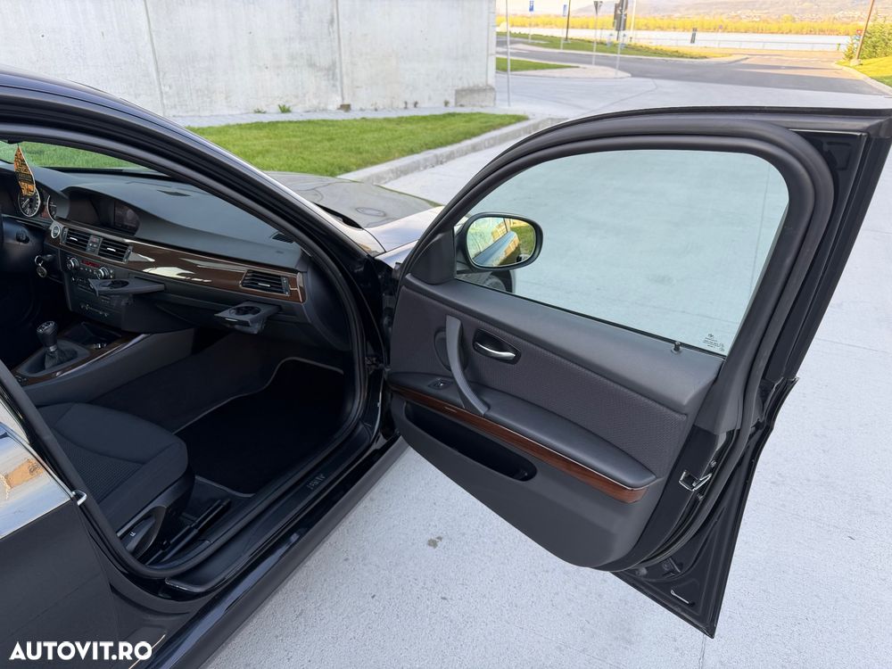 BMW Seria 3 320d DPF - 32