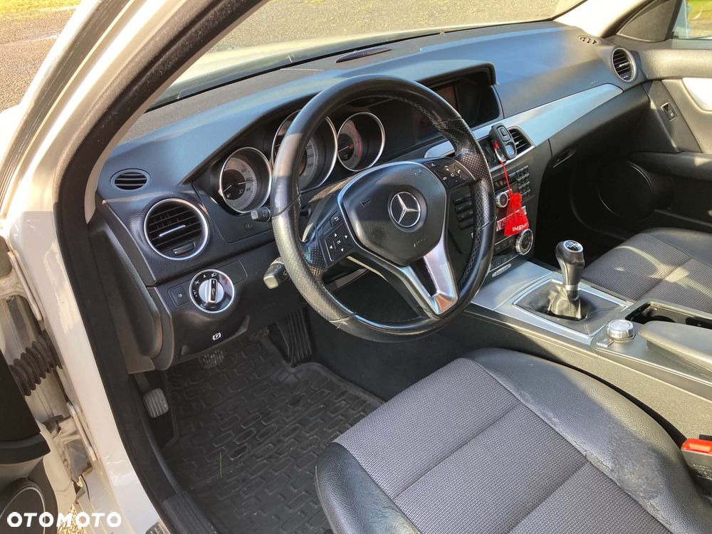 Mercedes-Benz Klasa C 220 CDI BlueEff Edition Avantgarde - 8