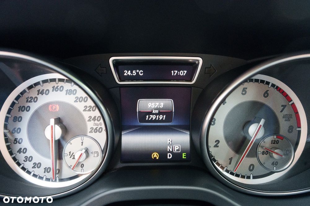 Mercedes-Benz GLA 180 7G-DCT AMG Line - 15