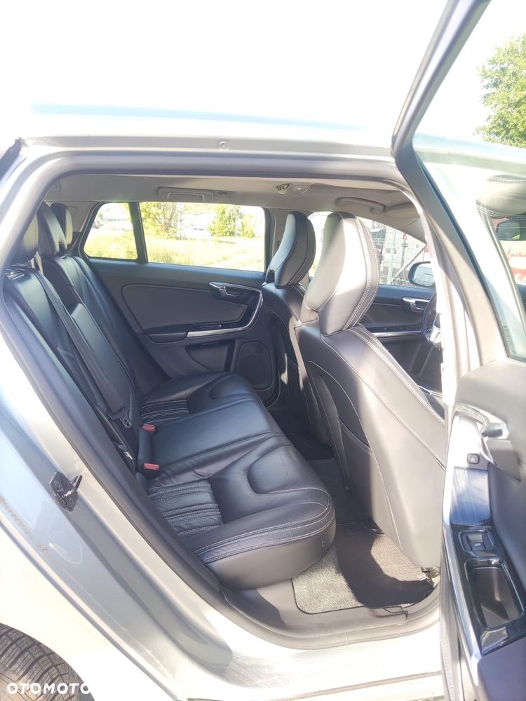 Volvo V60 D6 AWD Plug-in Hybrid Summum - 16