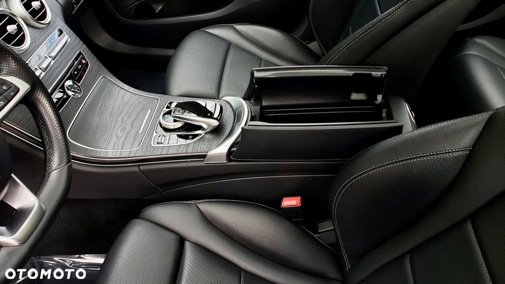 Mercedes-Benz Klasa C 300 7G-TRONIC AMG Line - 18