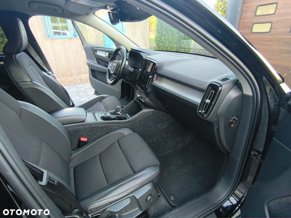 Volvo XC 40 D4 AWD Geartronic Momentum Pro - 10