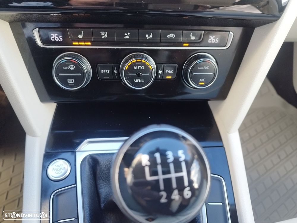 VW Passat Variant 1.6 TDI Highline - 12