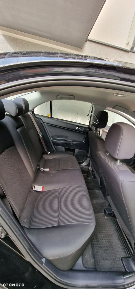 Mitsubishi Lancer 1.6 Invite - 12
