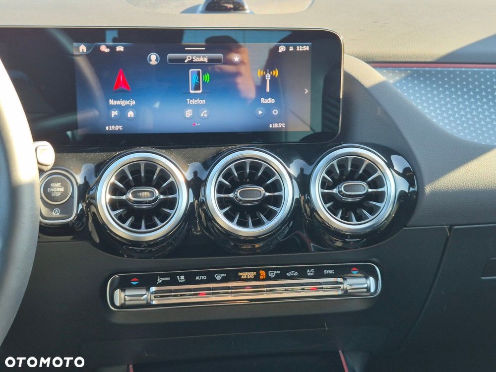 Mercedes-Benz GLA - 27