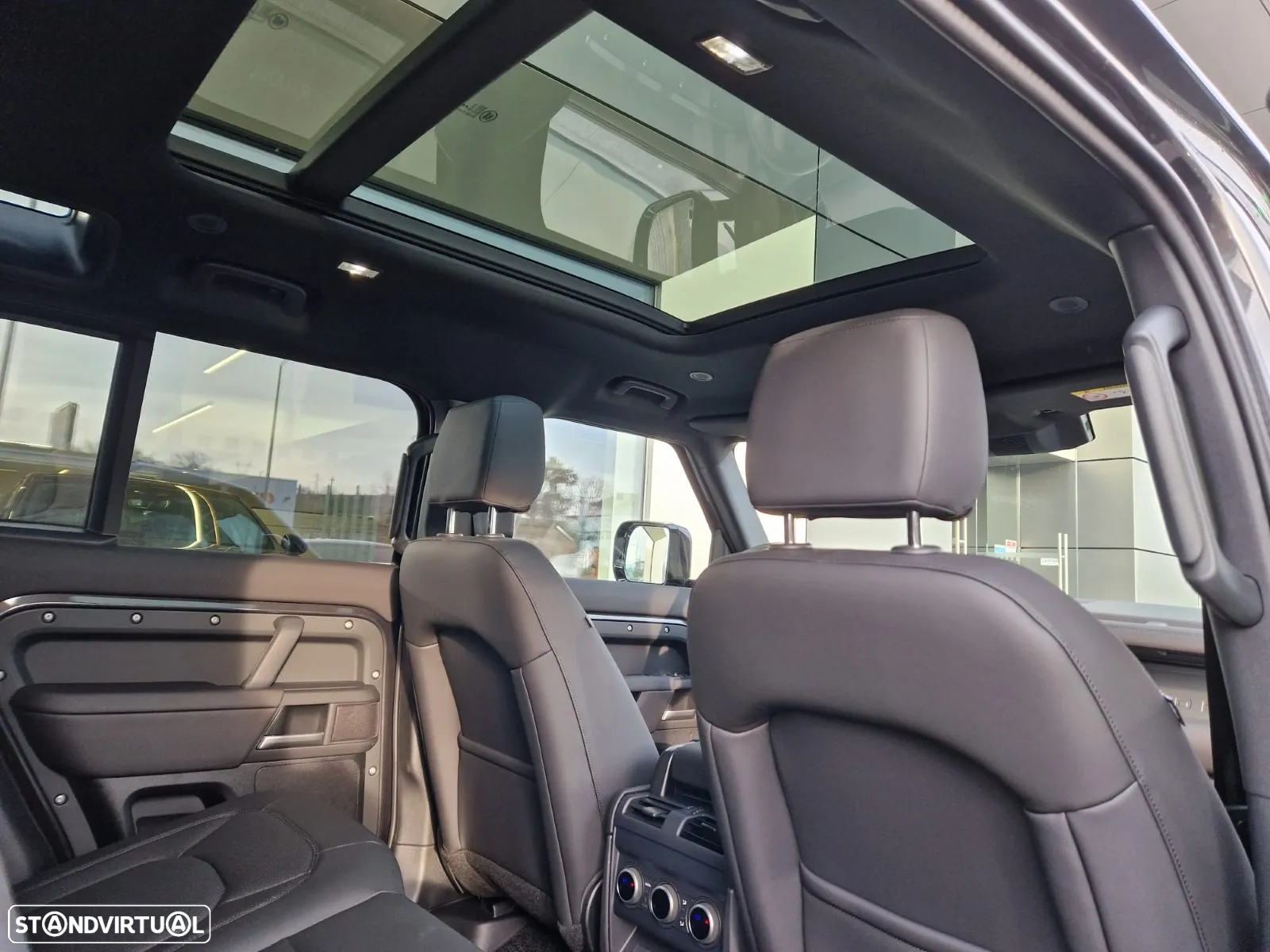 Land Rover Defender 2.0 P300e 110 AWD X-Dynamic SE - 5