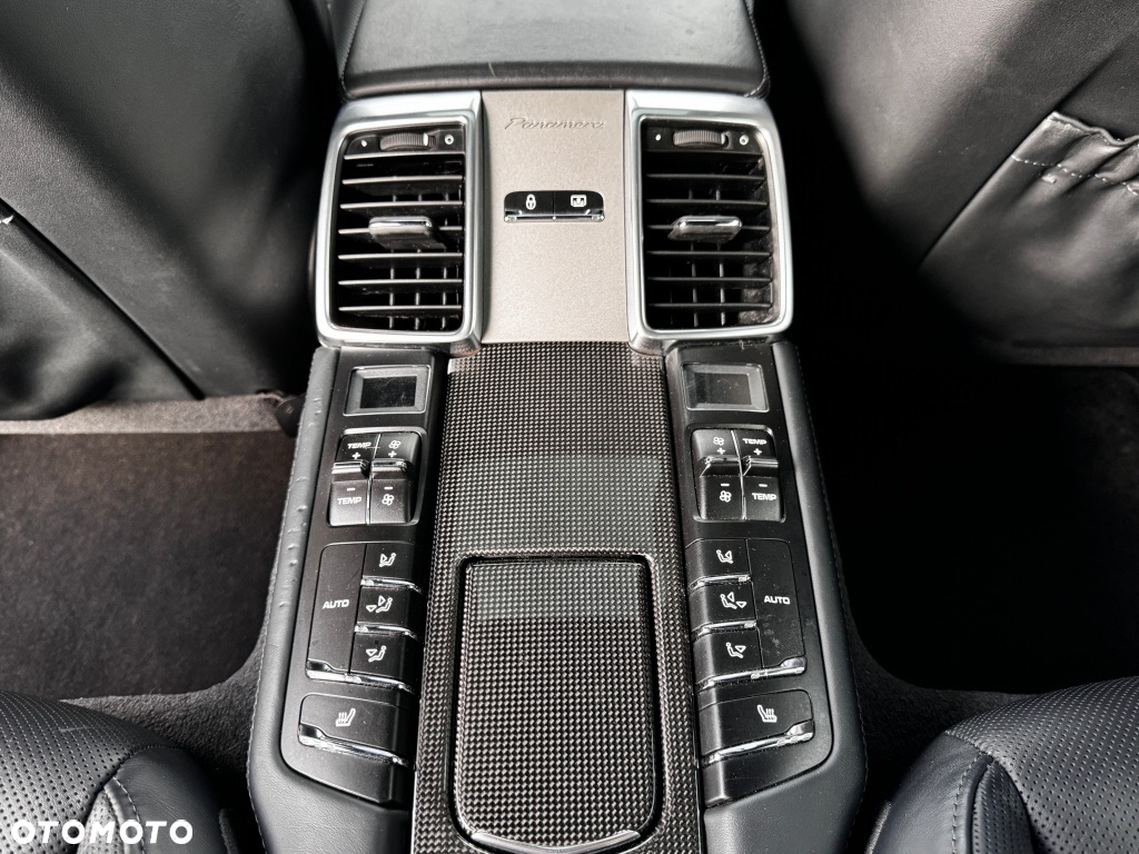 Porsche Panamera GTS PDK - 21