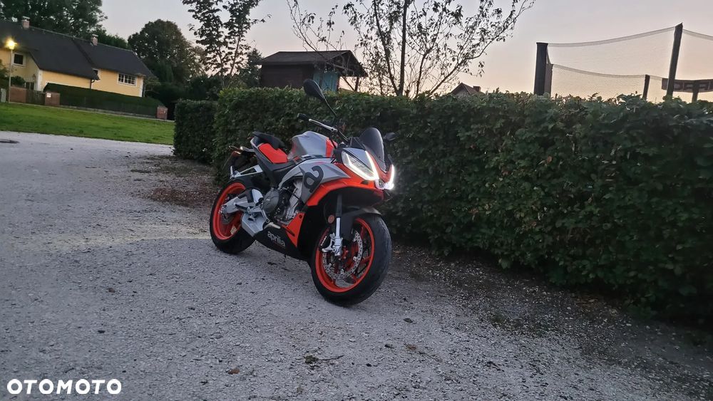 Aprilia Tuono - 1