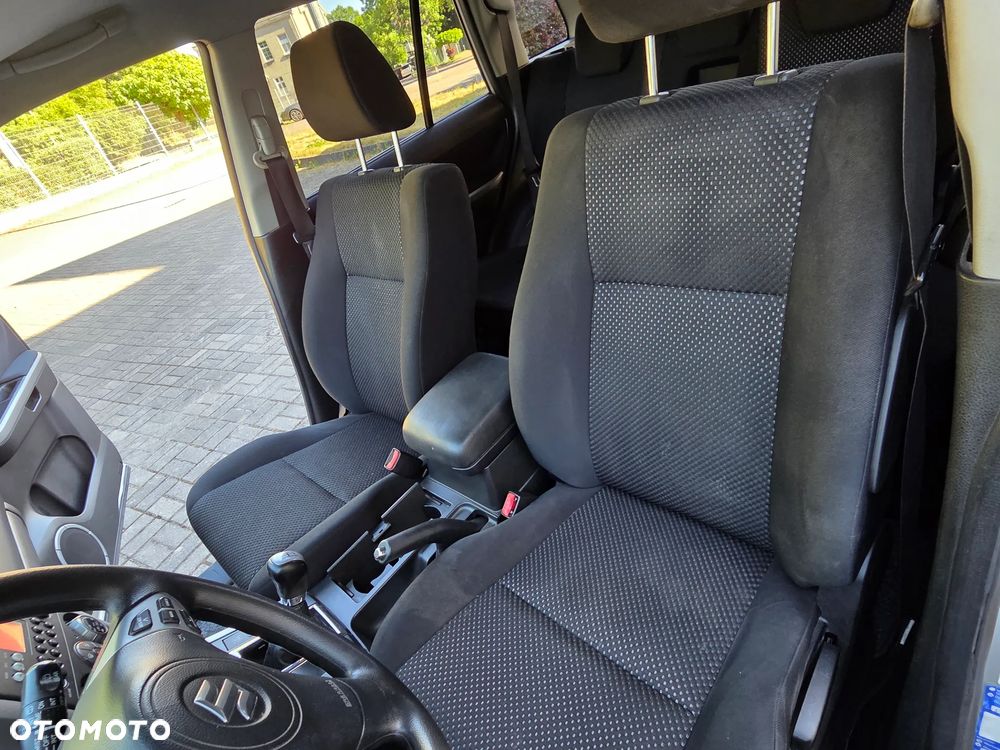 Suzuki Grand Vitara 1.9 DDiS Comfort DPF Family - 31