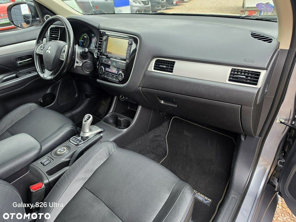 Mitsubishi Outlander - 25