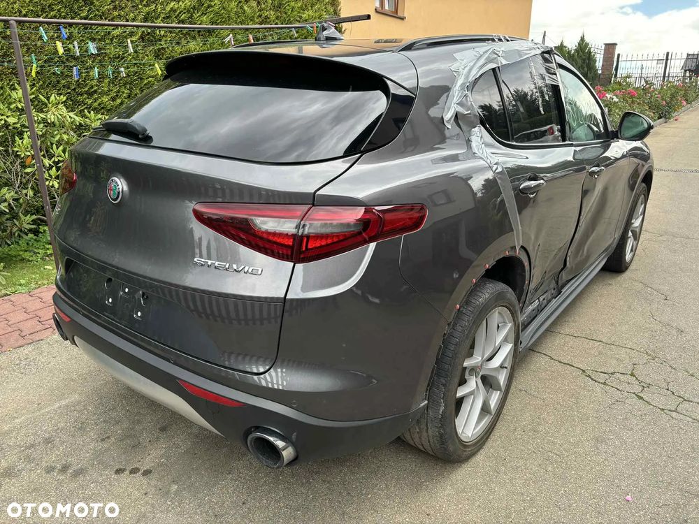 Alfa Romeo Stelvio 2.0 Turbo 16V AT8-Q4 Veloce Ti - 3
