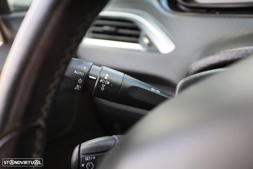 Peugeot 2008 1.6 BlueHDi Allure - 13