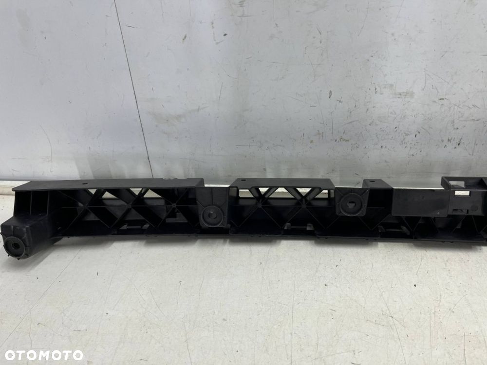 Ślizg Seat Arona 17r.- tylne środkowe mocowanie wspornik uchwyt zderzaka tył 6f9807863c - 5