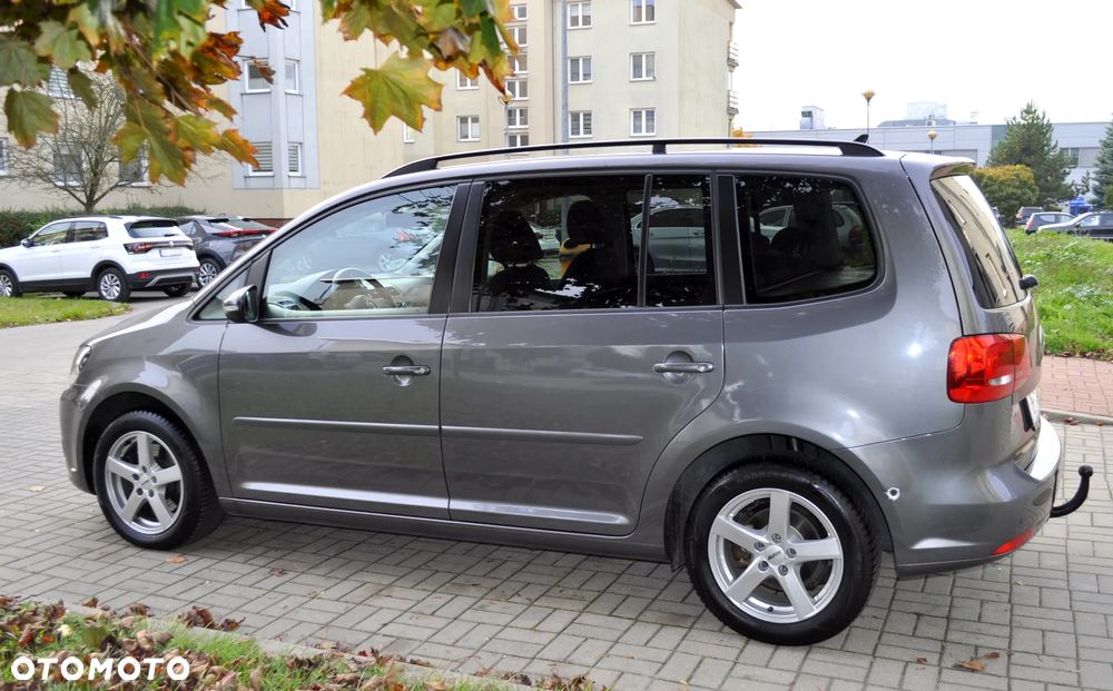 Volkswagen Touran - 12