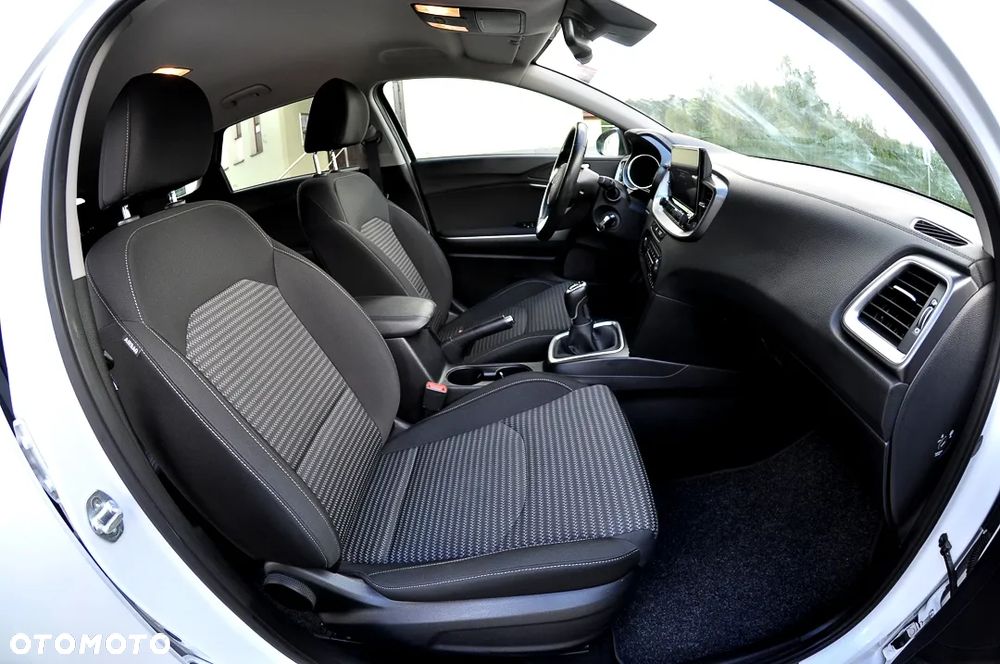 Kia Ceed 1.5 T-GDI Business Line Plus - 31