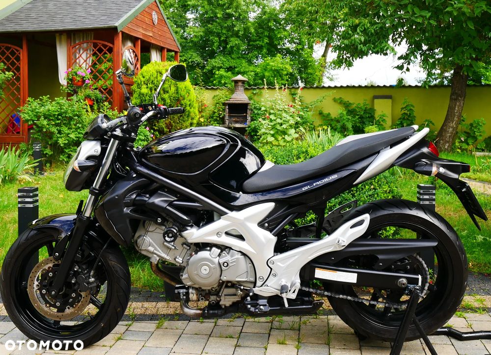 Suzuki Gladius - 1