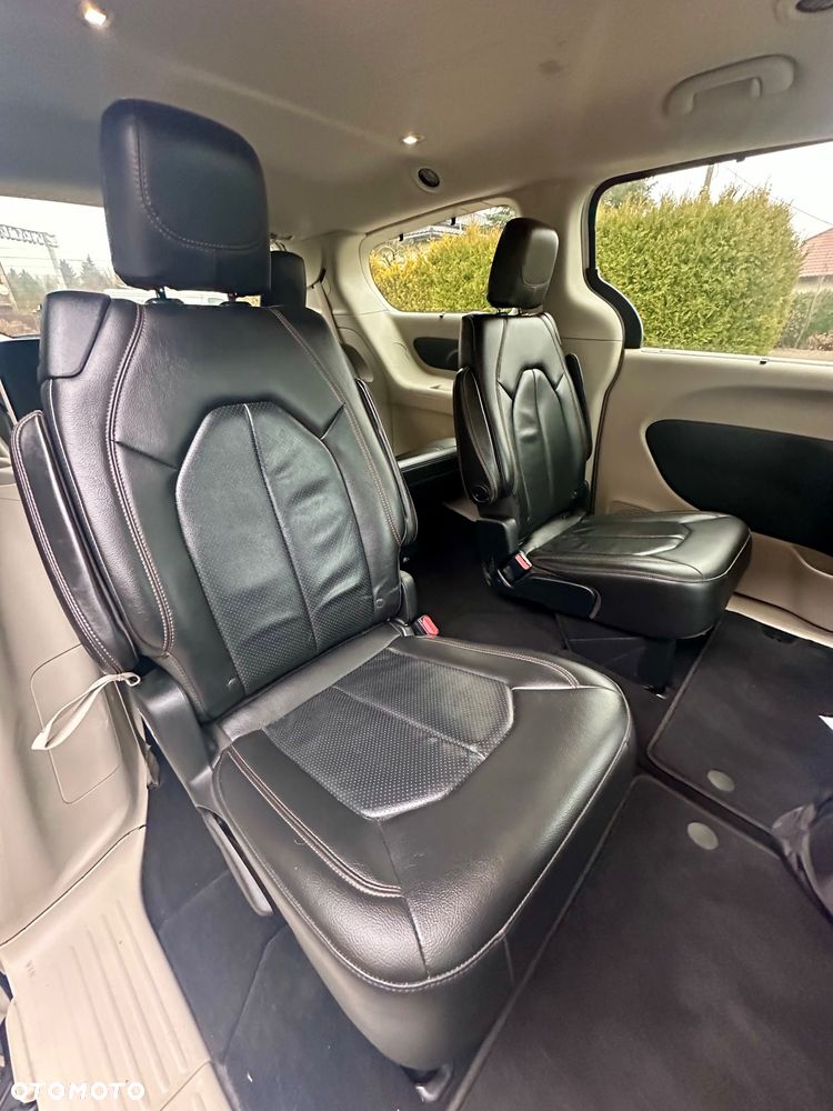 Chrysler Pacifica - 8