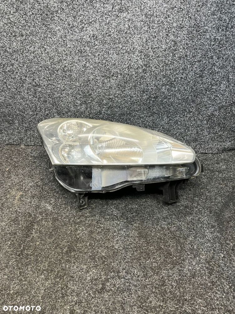 peugeot partner II lampa prawy przód prawa przednia OE europa