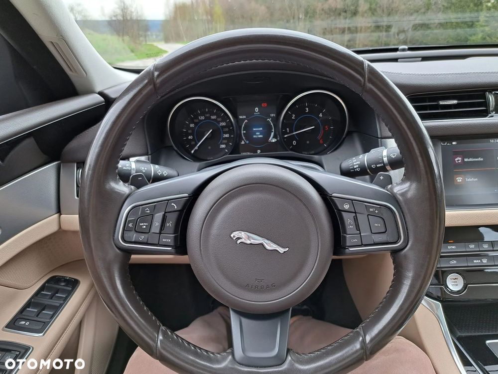 Jaguar XF 3.0 TDV6 300 Sport - 7