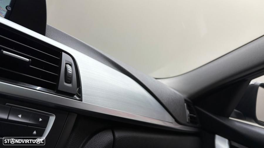 BMW 320 d Touring xDrive Sport Line - 11