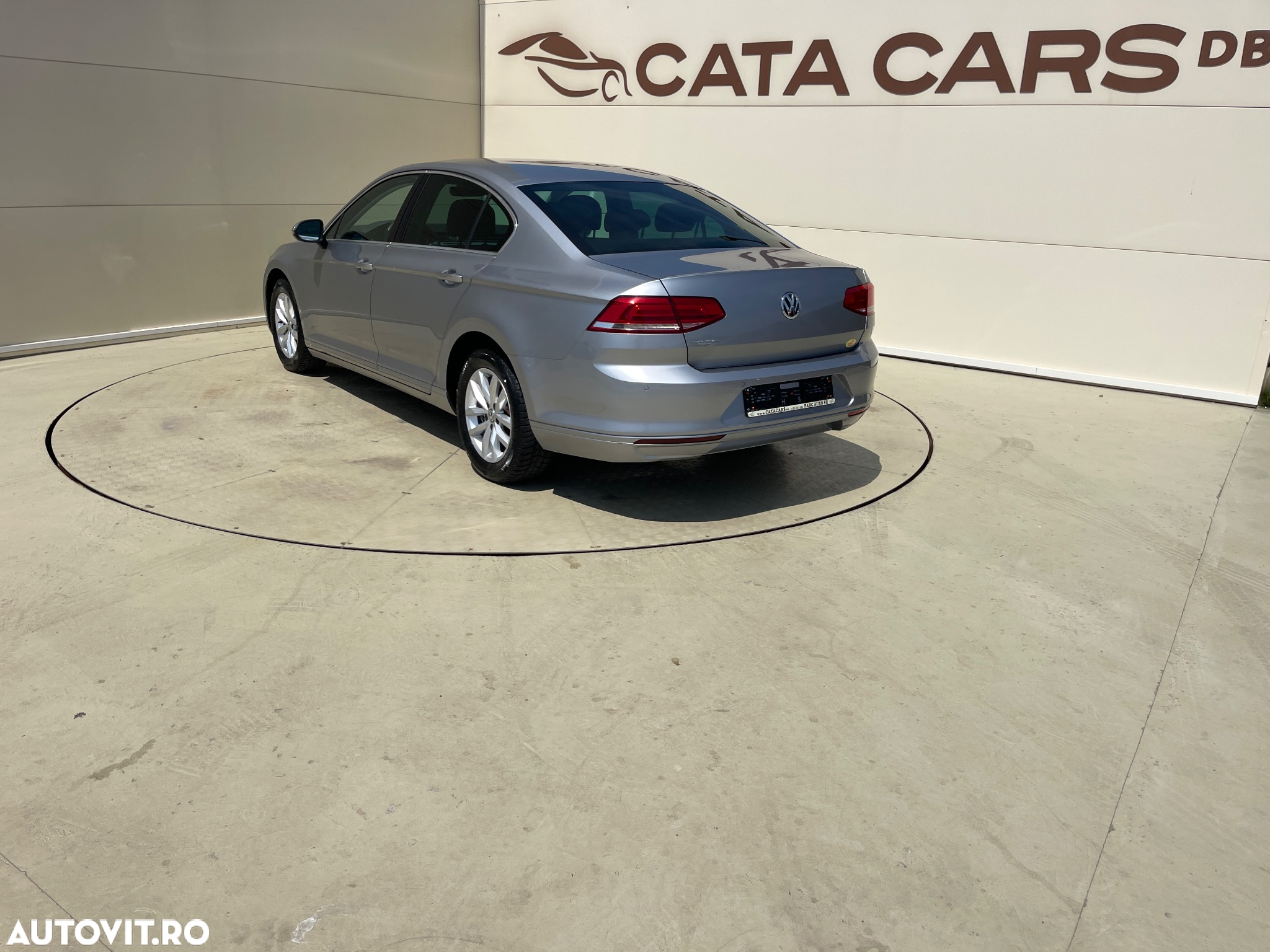 Volkswagen Passat - 11