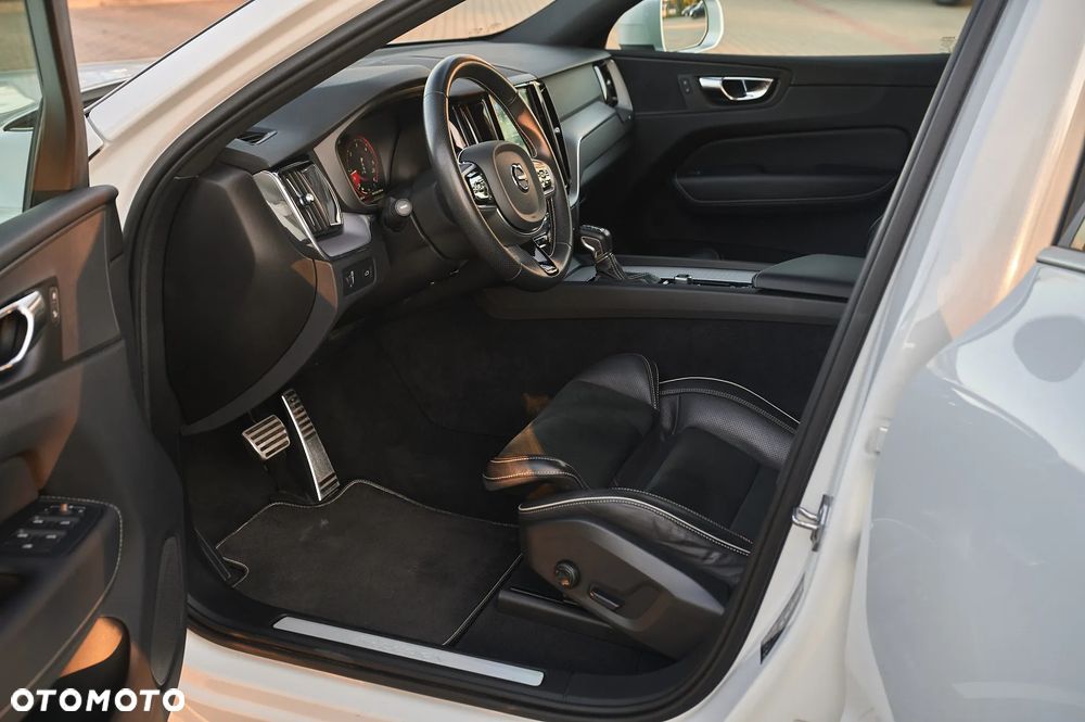 Volvo XC 60 D4 R-Design - 23