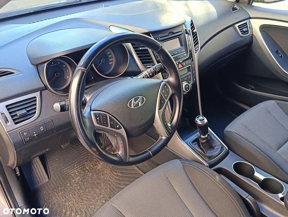 Hyundai i30 blue Kombi 1.6 GDi Style - 16
