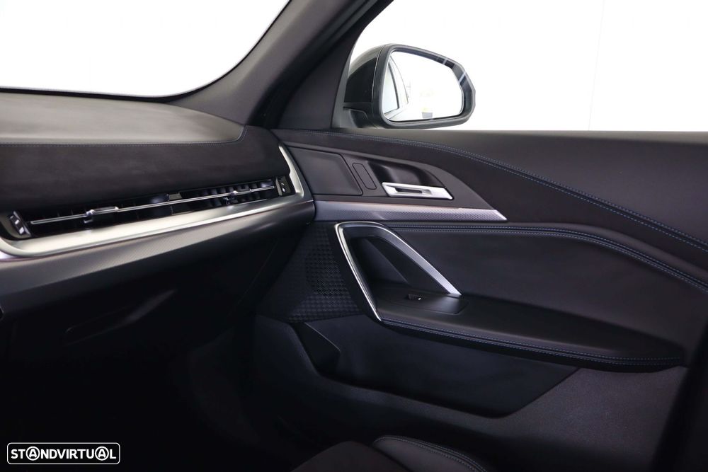 BMW iX2 eDrive20 Pack Desportivo M - 51