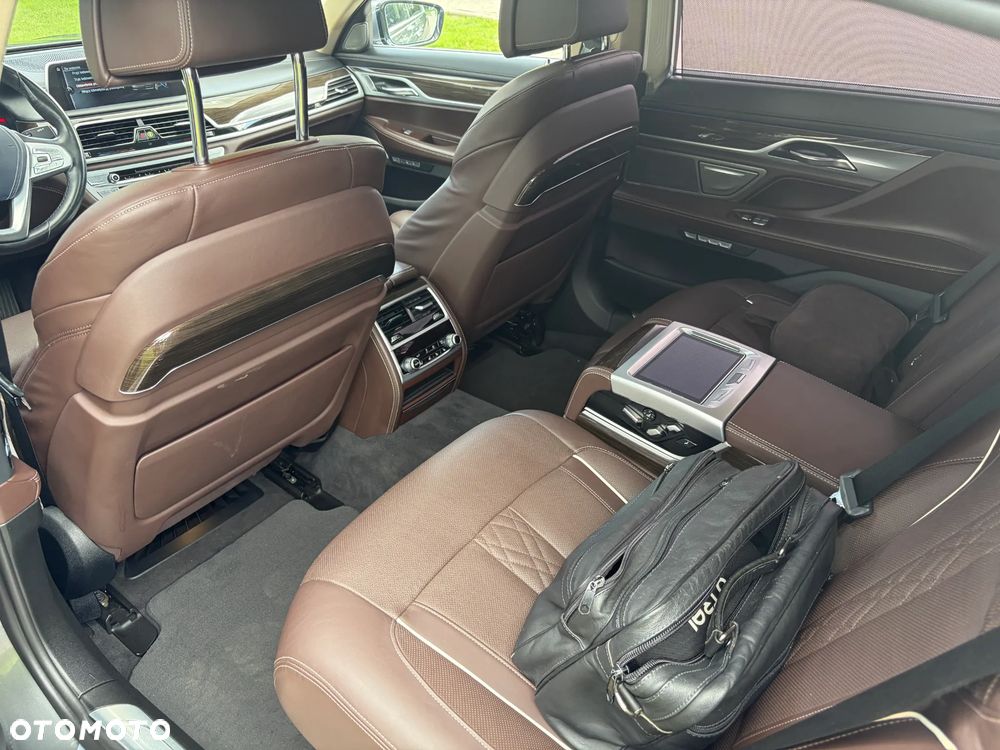 BMW Seria 7 740Le iPerformance - 22