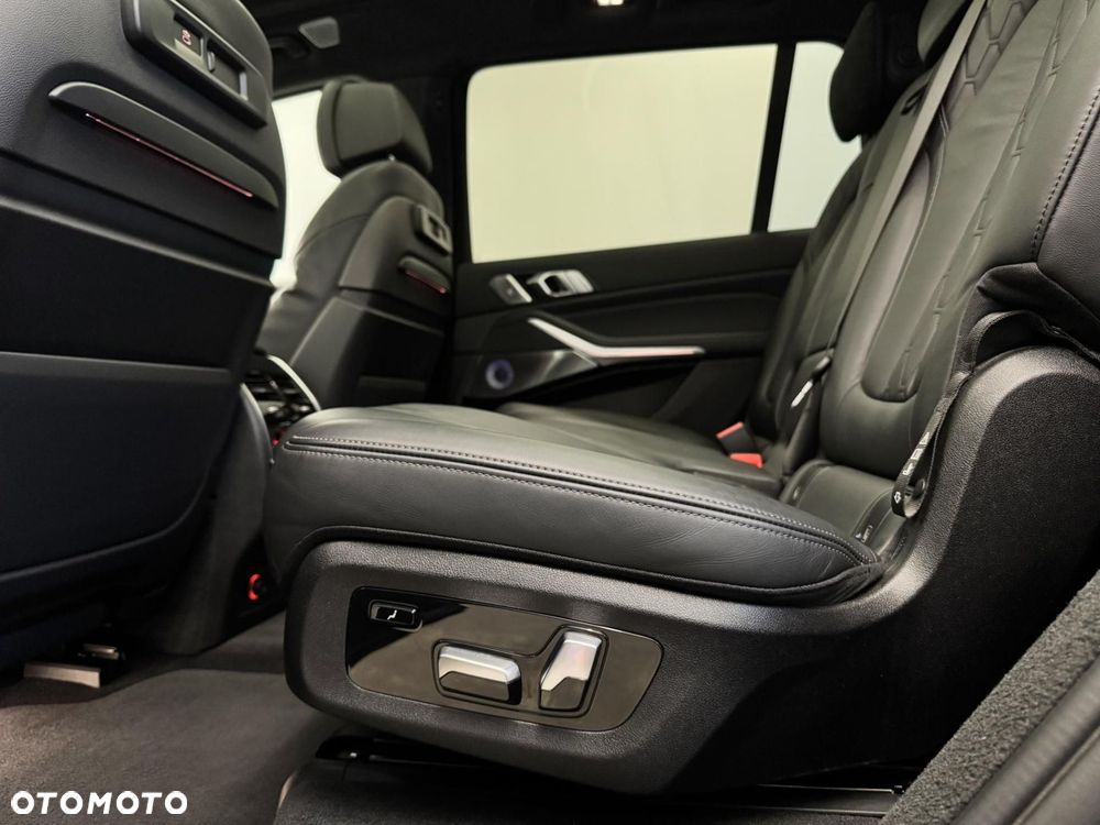 BMW X7 - 25