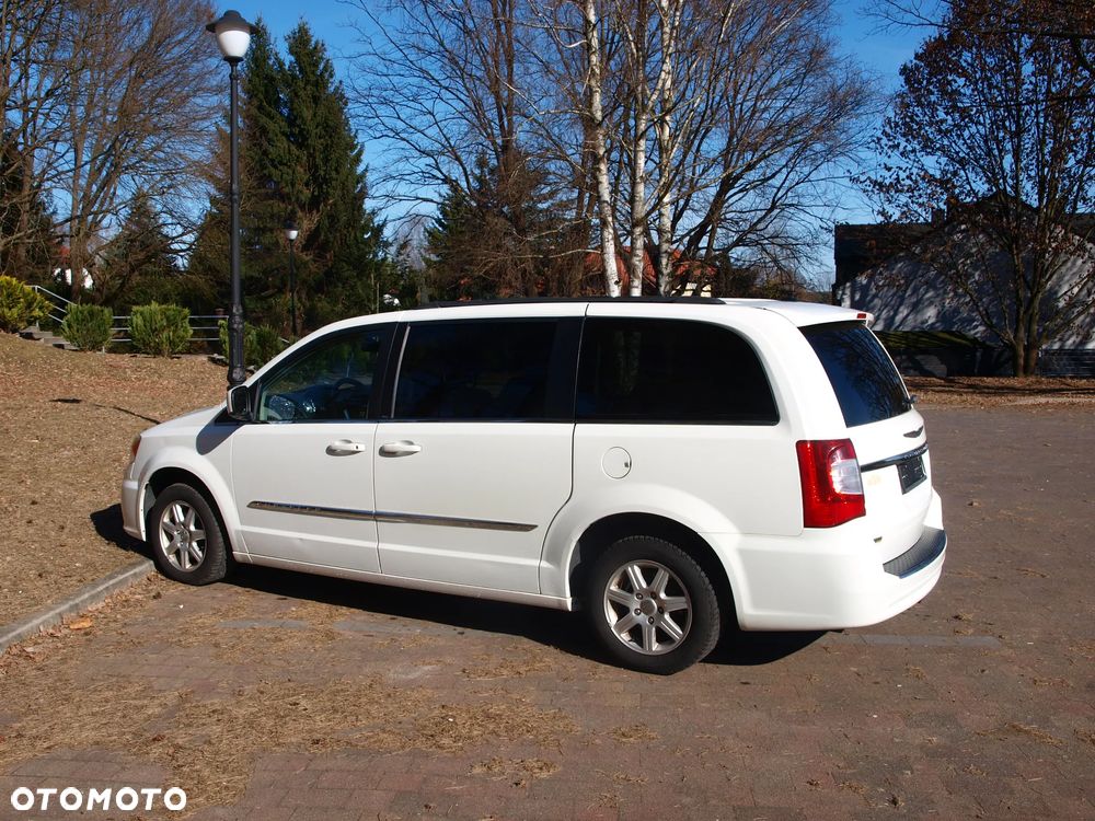 Chrysler Town & Country - 8