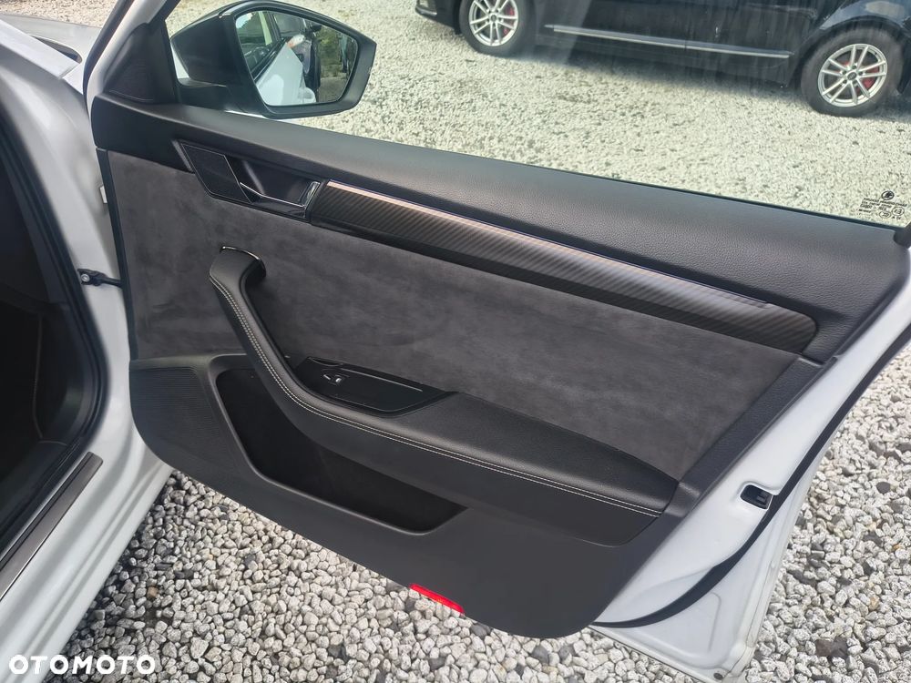 Skoda Superb 2.0 TDI DSG Sportline - 22