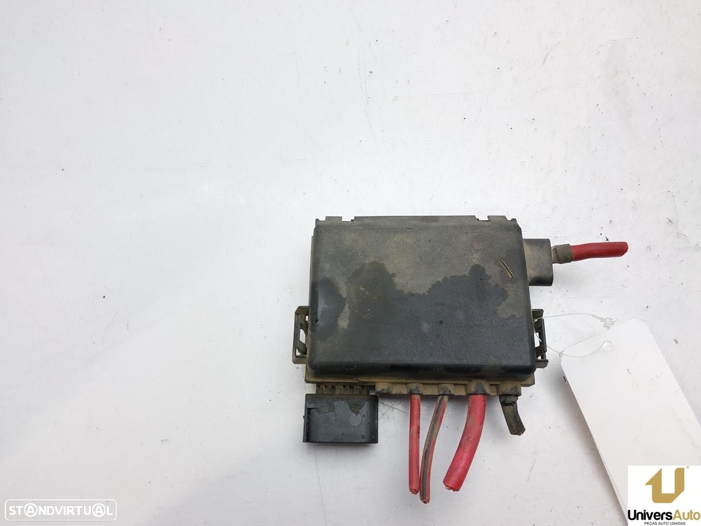 CAIXA RELÉS / FUSÍVEIS VOLKSWAGEN GOLF IV 2002 -1J0937550 - 2