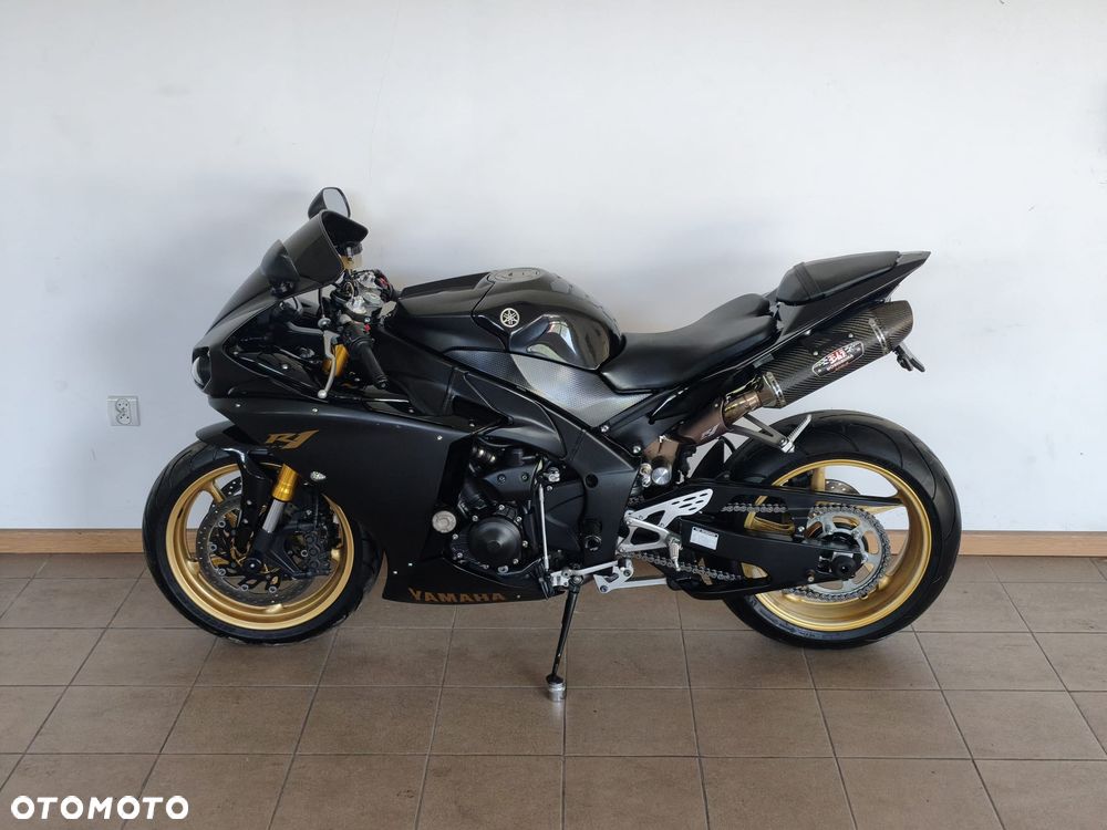 Yamaha R1 - 11