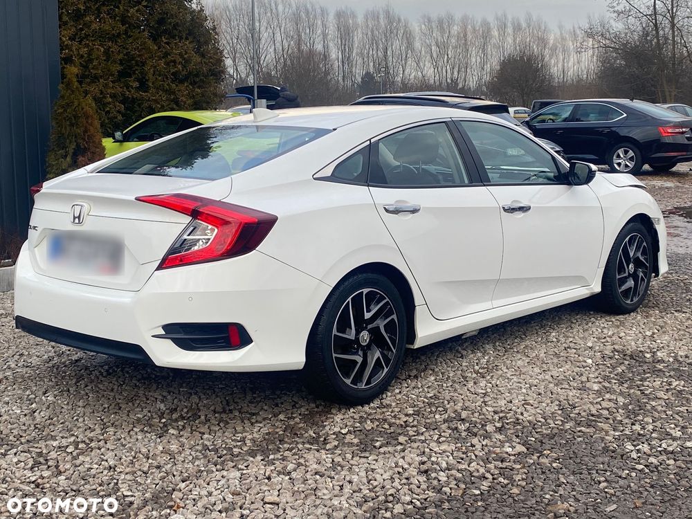 Honda Civic 1.5 T Elegance CVT - 12