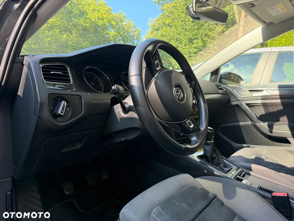 Volkswagen Golf - 2