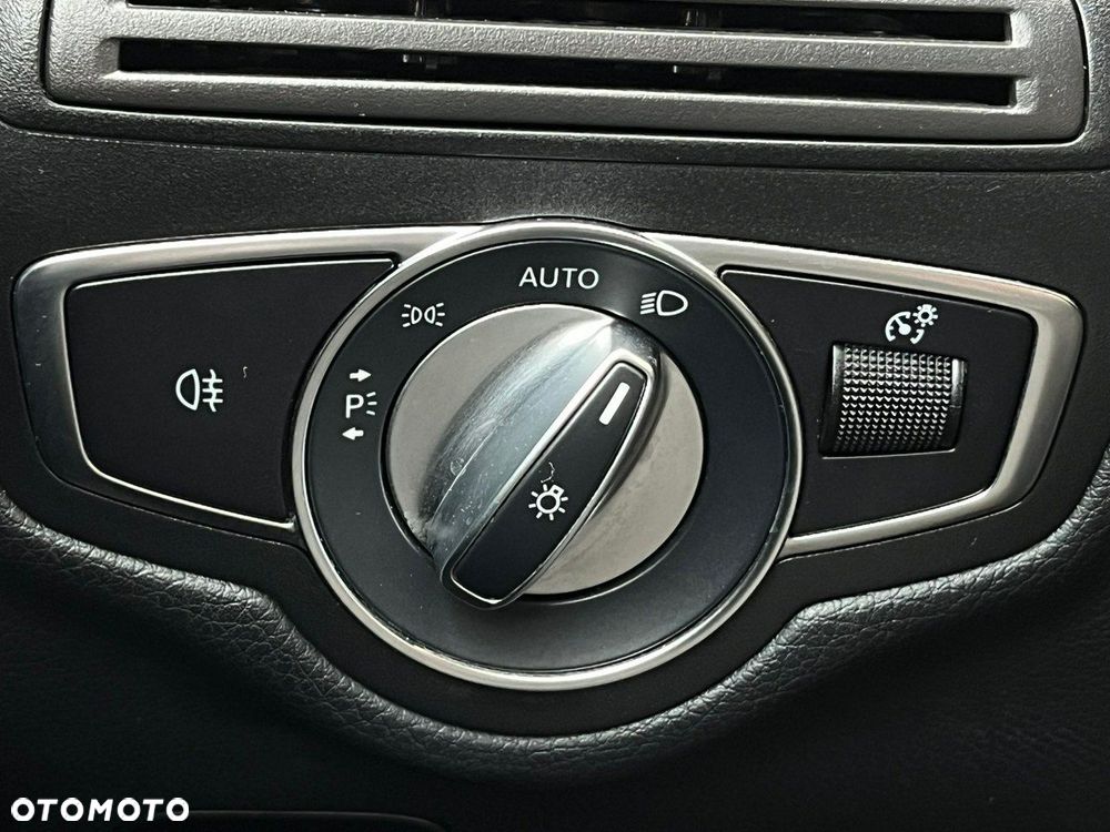 Mercedes-Benz GLC 300 e 4-Matic - 36