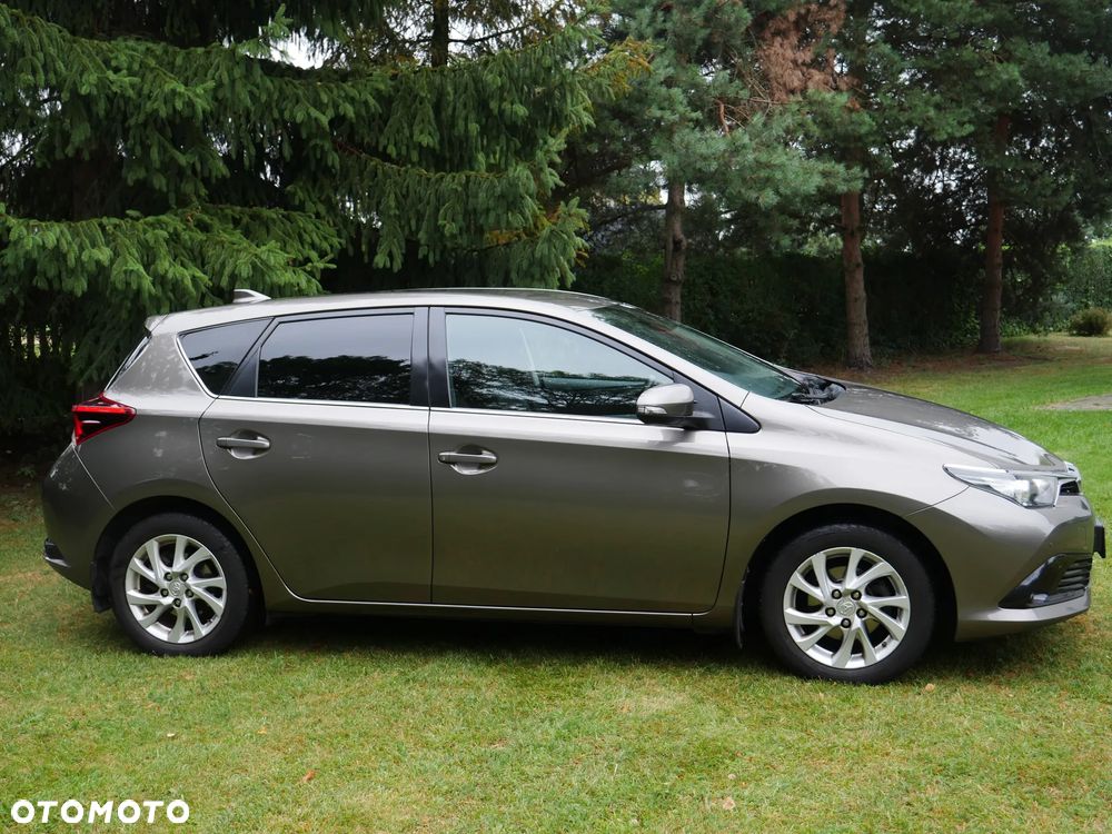 Toyota Auris 1.6 Premium - 1