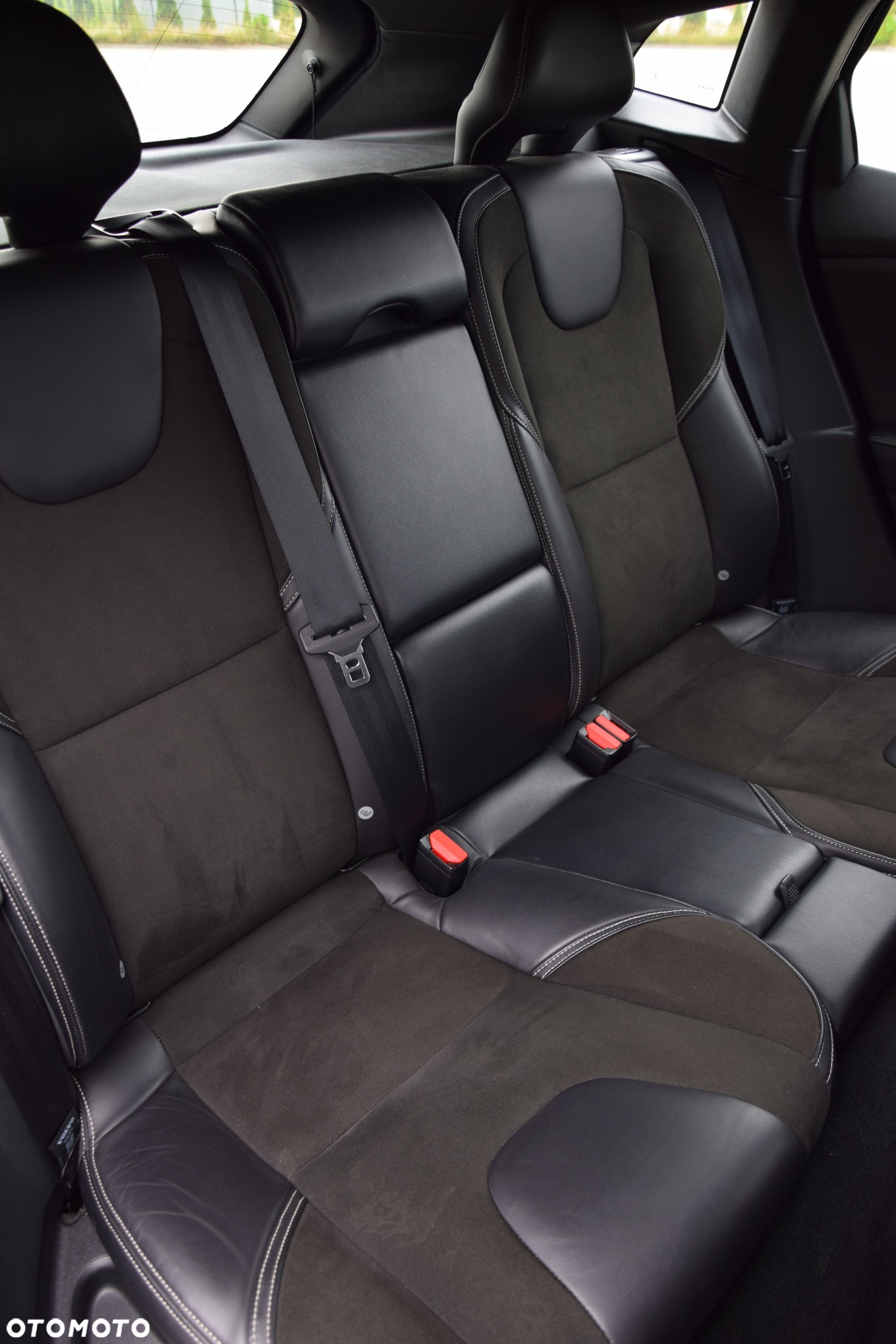 Volvo V40 D3 Drive-E R-Design Kinetic - 28