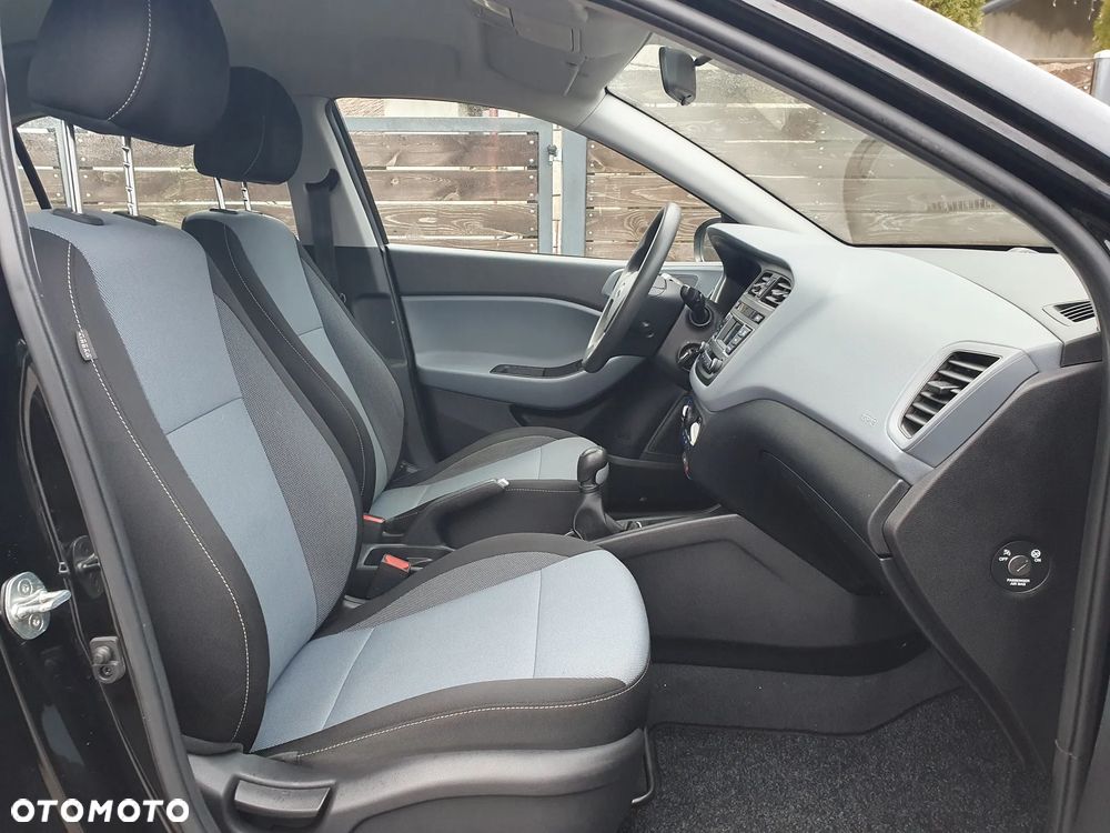 Hyundai i20 blue 1.2 Classic - 10