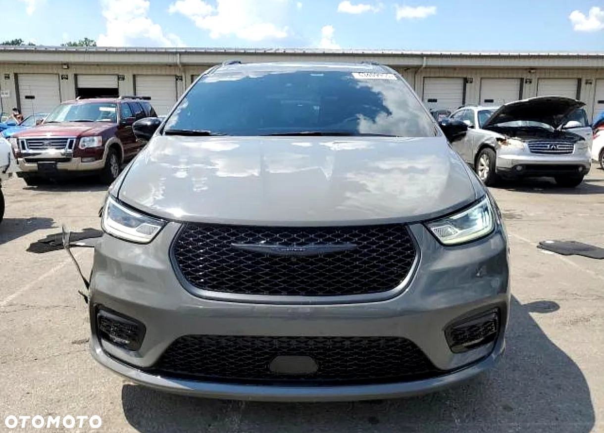 Chrysler Pacifica - 5